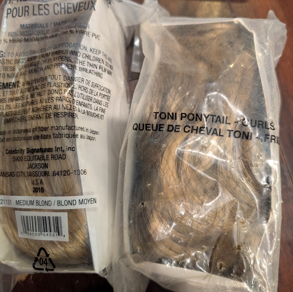 2 Ponytail Hairpiece in Medium Blond